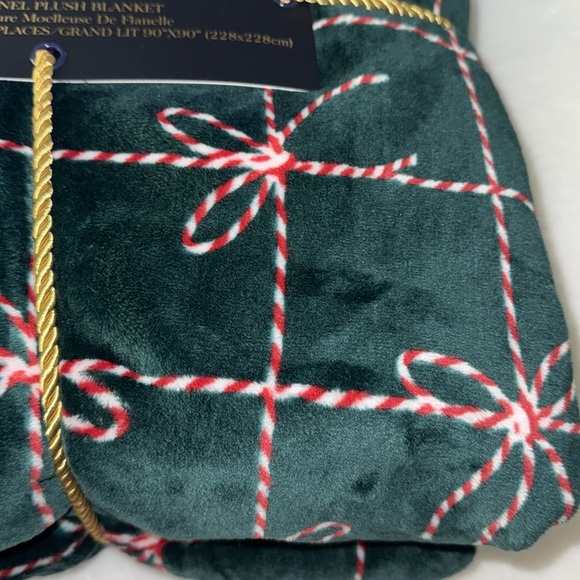 Rachel Roy Red and Green Bows FULL/QUEEN Christmas Blanket NWT - Picture 5 of 5
